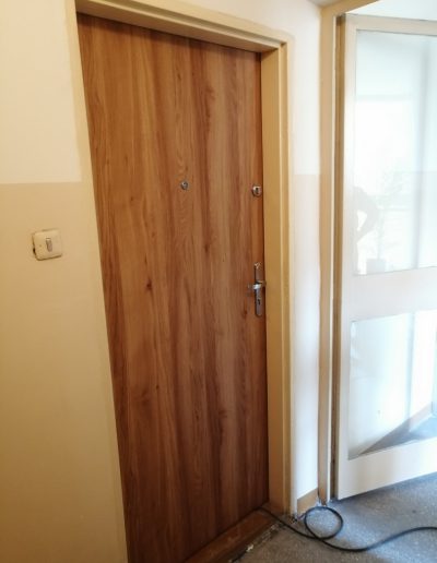 Drzwi wejściowe drewnopodobne