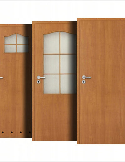 Trzy rodzaje drewnianych drzwi z oknami i bez